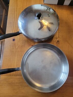 Set Of 2 Vintage Farberware Stainless Steel 10 In Saute Frying Pans ONLY 1 LID